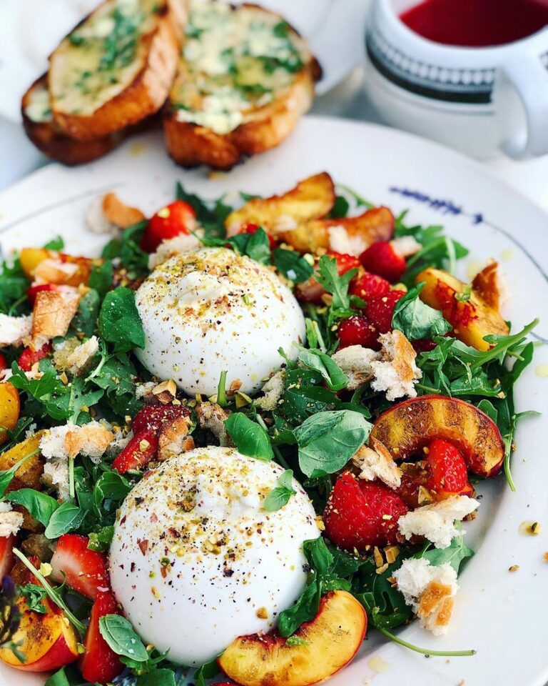 Burrata- och jordgubbssallad