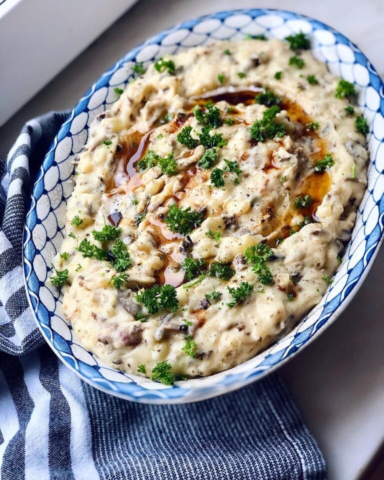 Potatismos med trattkantareller, västerbottensost & brynt smör