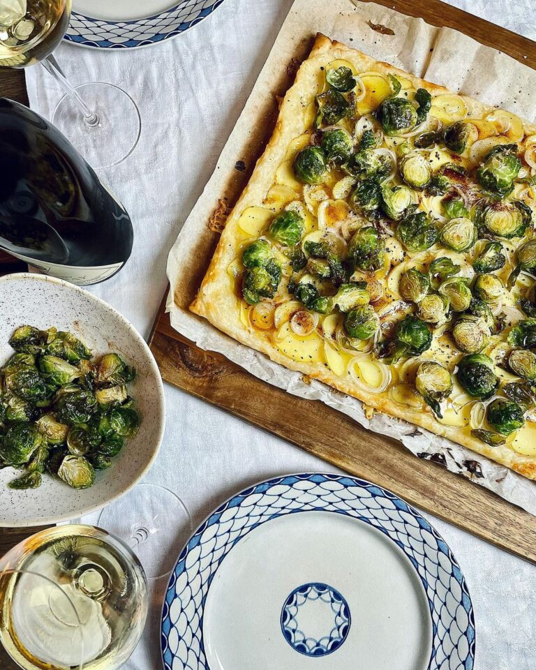 Friterad brysselkål + brynt saffranssmör + potatispizza
