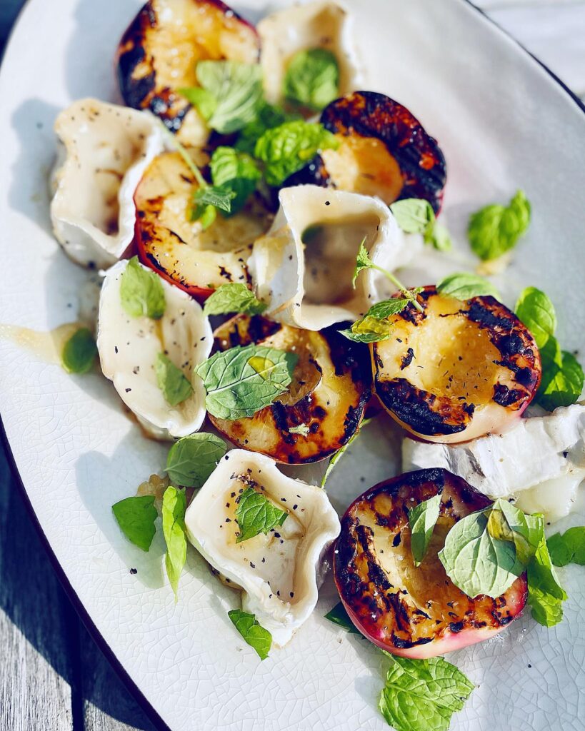 Grilltapas med nektarin och chèvre