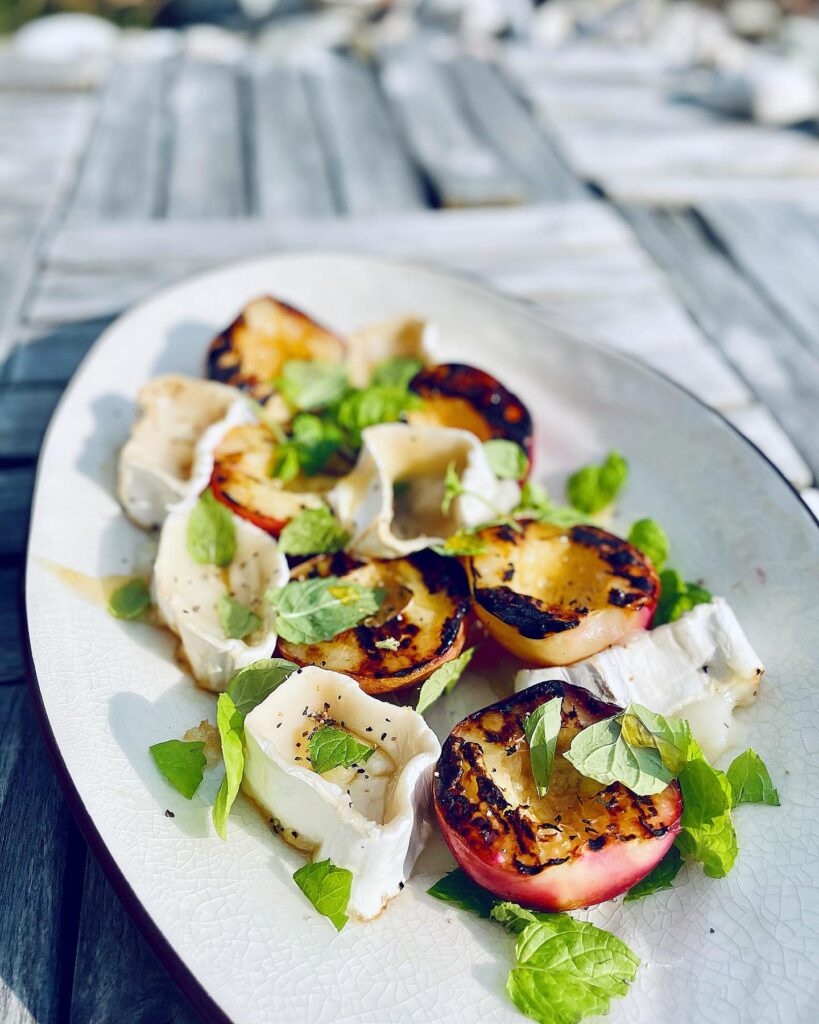 Grilltapas med nektarin och chèvre