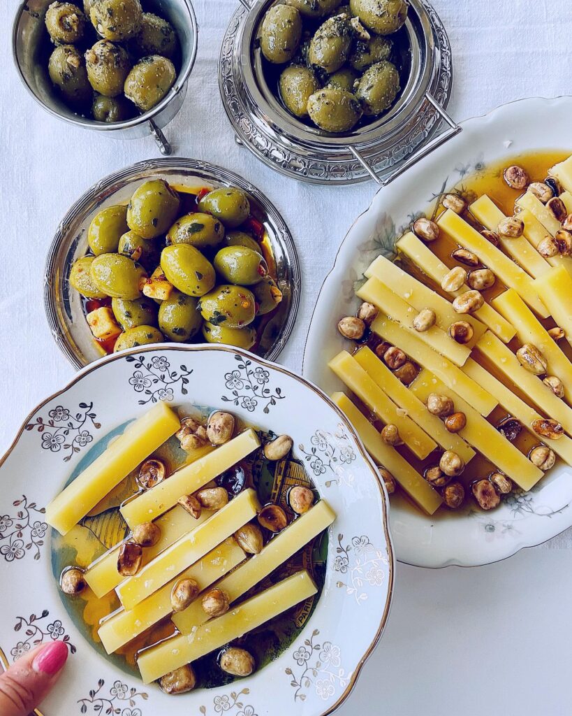Comté med brynt smör och hasselnötter
