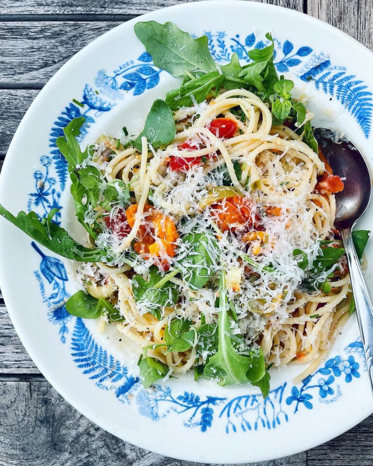 Pasta med färsk tomatsås