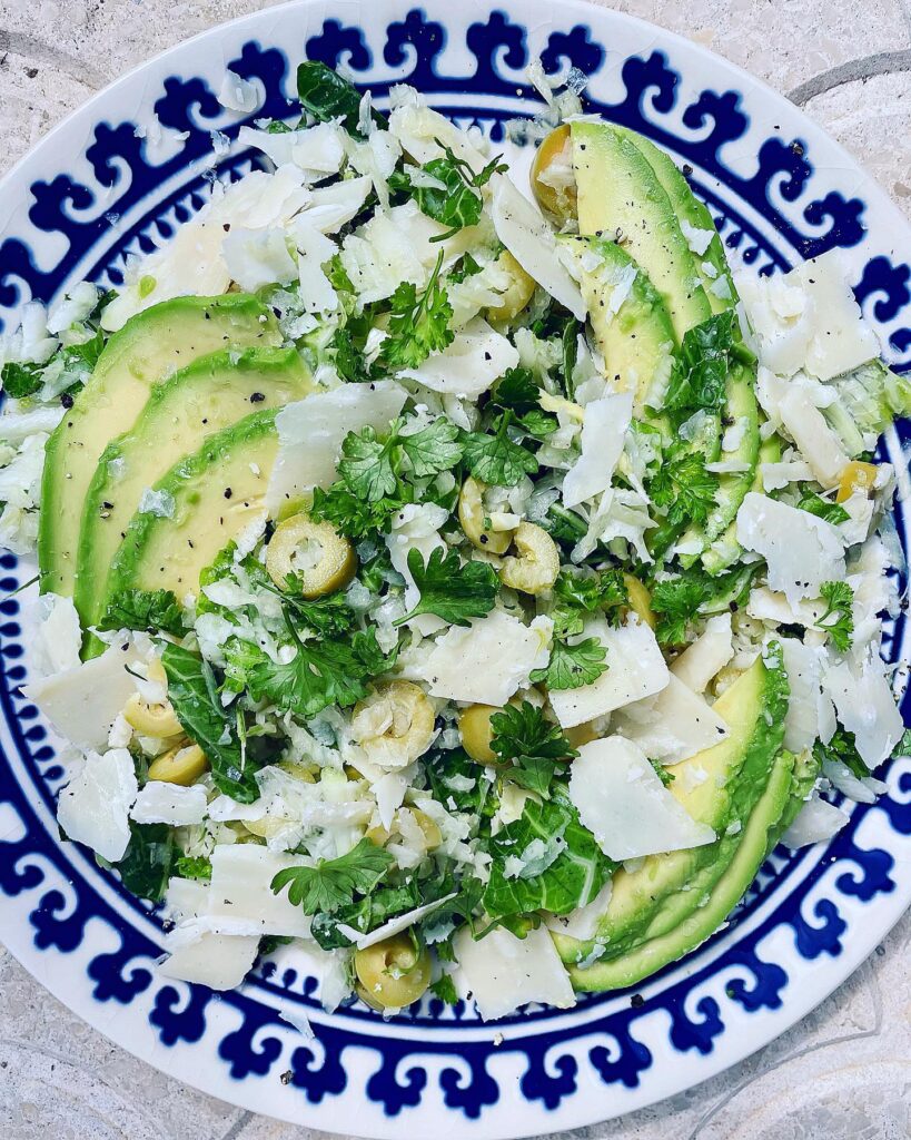 Fänkålssallad med oliver, avokado och parmesan