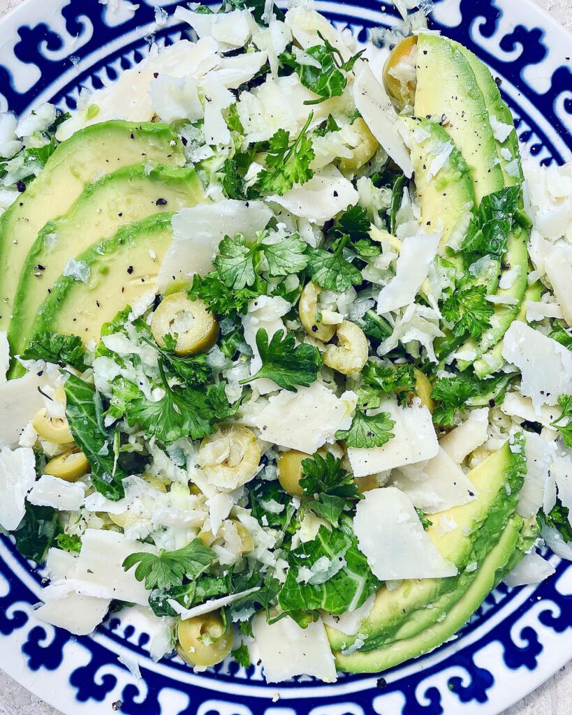Fänkålssallad med oliver, avokado och parmesan