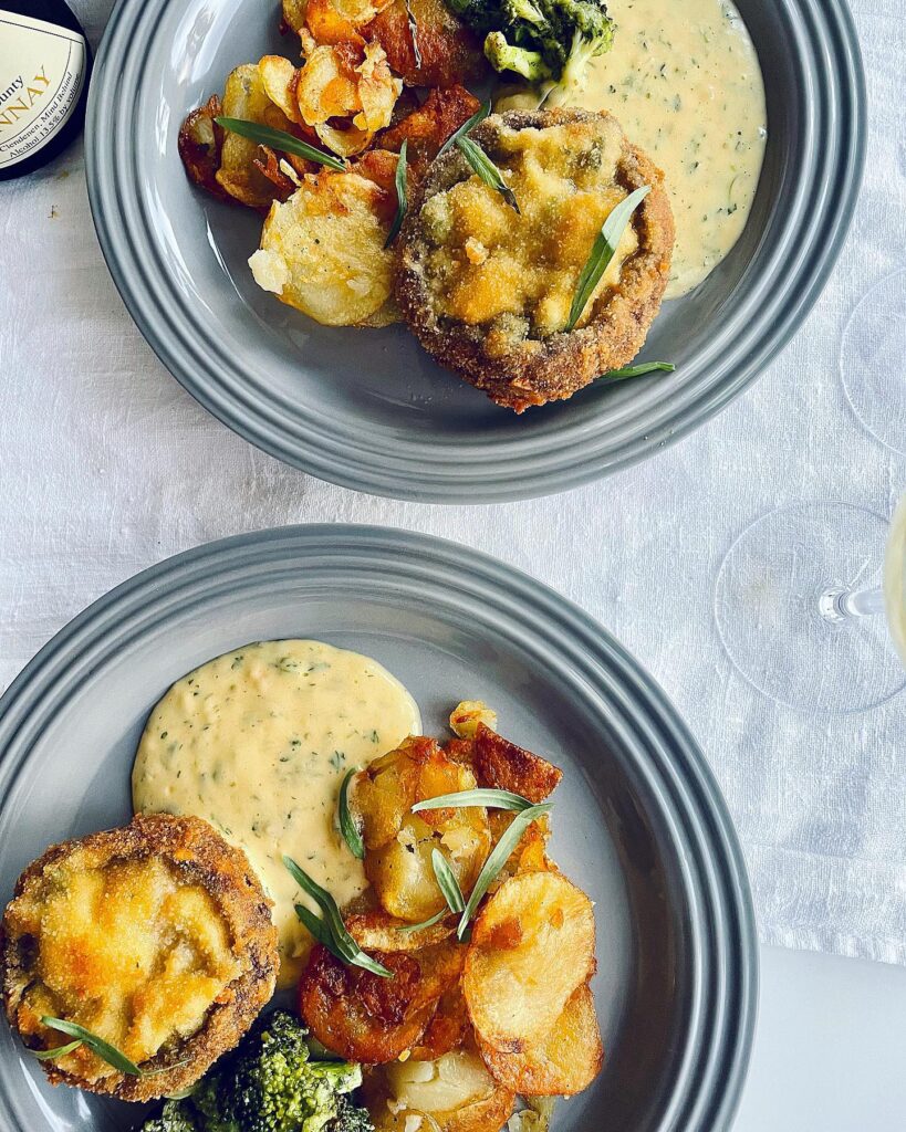 Portabelloschnitzel med parmesangratinerad broccoli