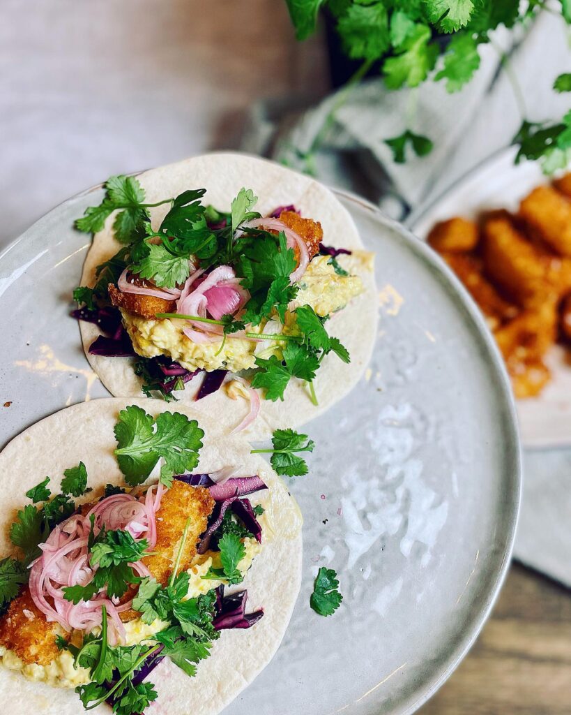 Tacos med friterad rotselleri, majskräm och chilimajjo