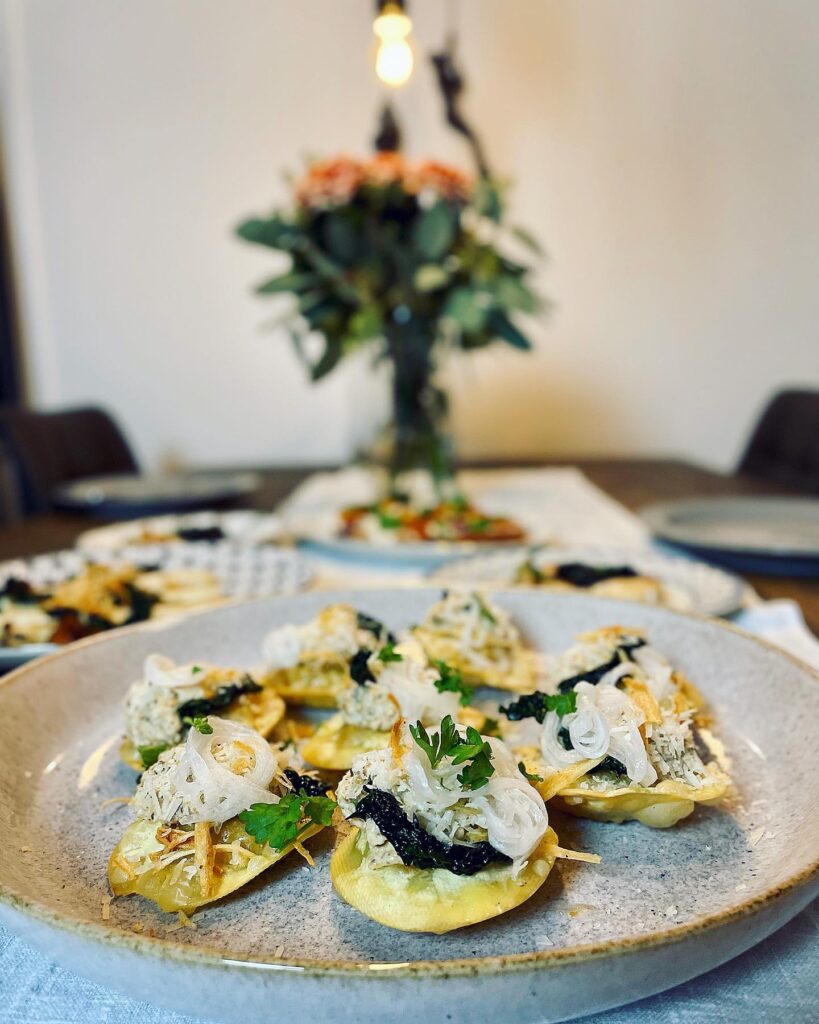Friterad ravioli med ruccolakräm eller kantarellkräm