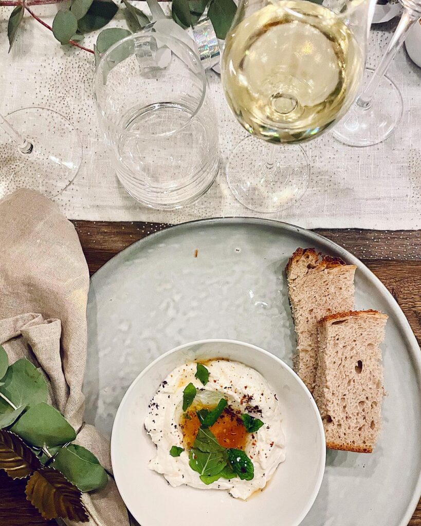 Vispad ricotta med ugnsbakad vitlök