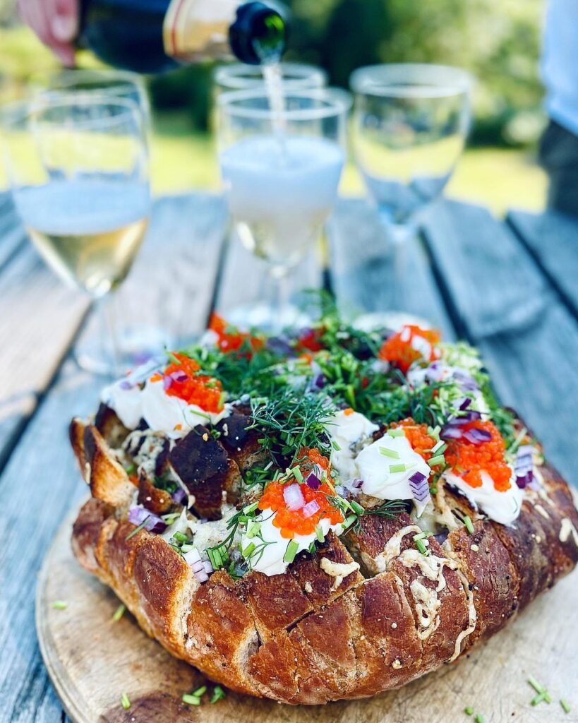 Ugnsbakat sommarbröd med Västerbottensost