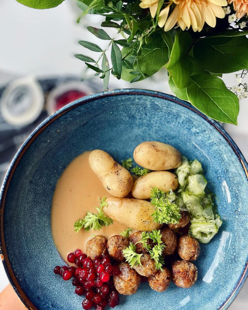 Göttbullar med mandel och Västerbottensost