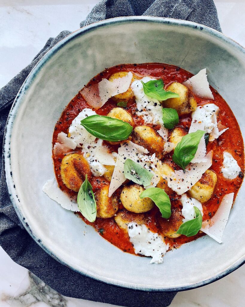 Krispig gnocchi med tomatsås