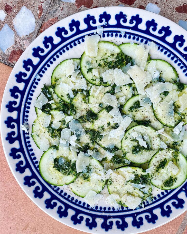 Råhyvlad zucchini med gremolata och parmesan