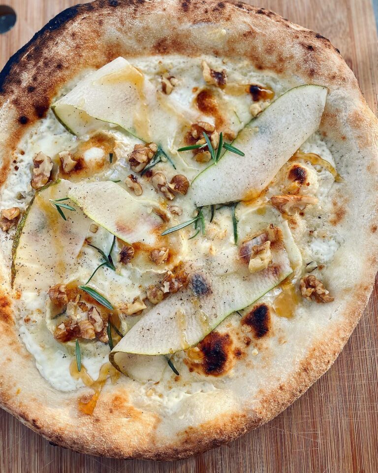 Pizza med chèvre, päron och valnötter
