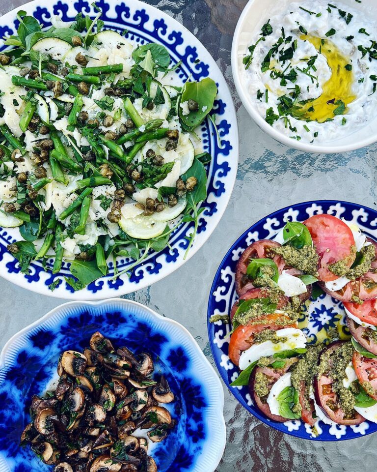 Plockmat med zucchini- och sparrissallad