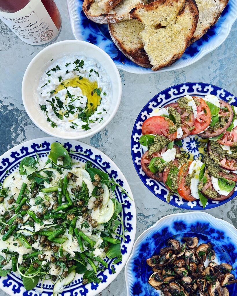 Plockmat med zucchini- och sparrissallad