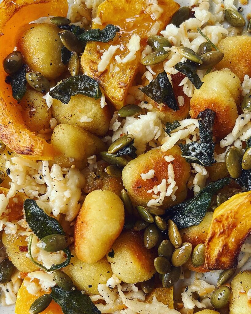 Smörstekt gnocchi med ugnsbakad pumpa och brynt salviasmör