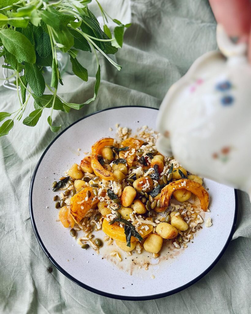 Smörstekt gnocchi med ugnsbakad pumpa och brynt salviasmör