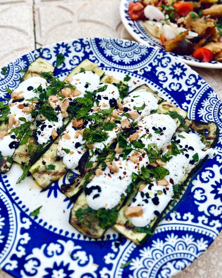 Grillad zucchini med citron- och vitlöksyoghurt