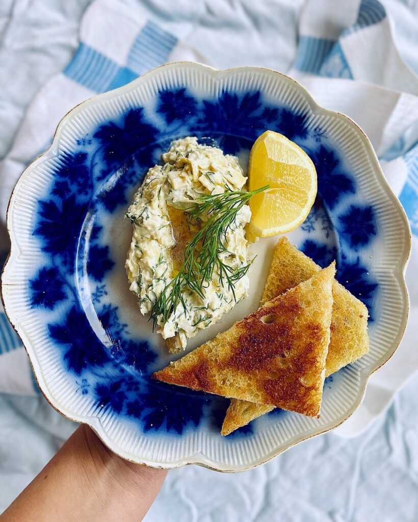 Vegetarisk Toast Skagen med kronärtskocka