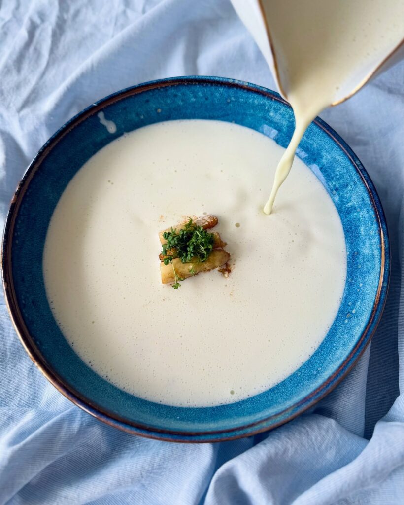 Vit sparris med beurre blanc