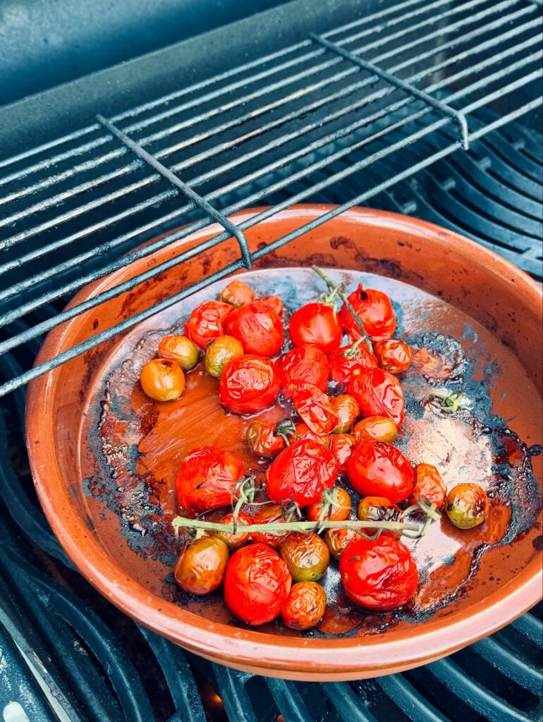 Grillad tomatsalsa med stekt gnocchi, mozzarella & basilika