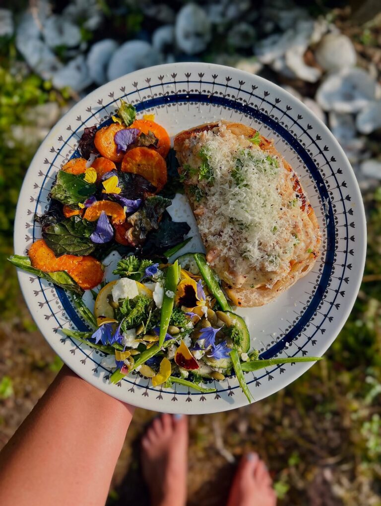 Kantarellmacka och grönt från Bohuslän