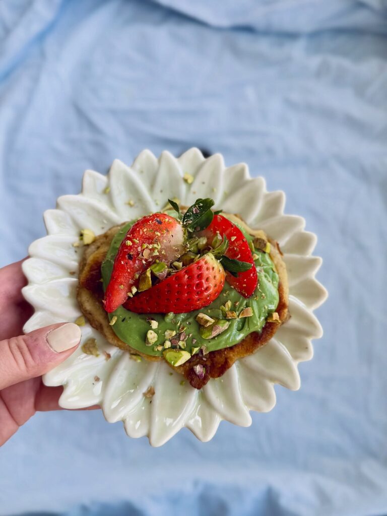 Amerikanska pannkakor med jordgubbar och pistagekräm 2.0