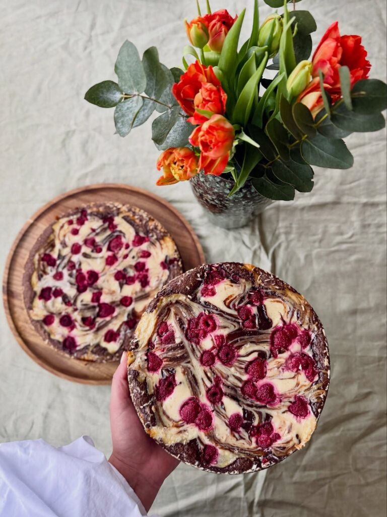 Kladdkakecheesecake med hallon & kokos