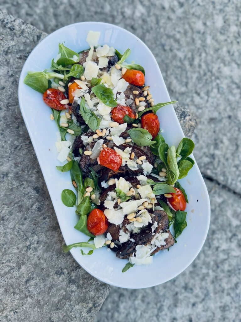 Vegetarisk tagliata med grillad portabello